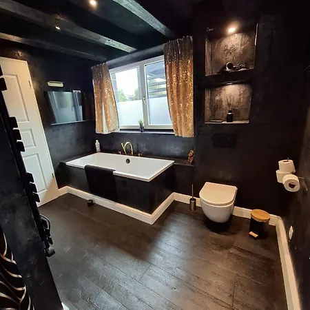 Vila Gleis 22 - Wellness Und Retreats Im Alten Bahnhof Von